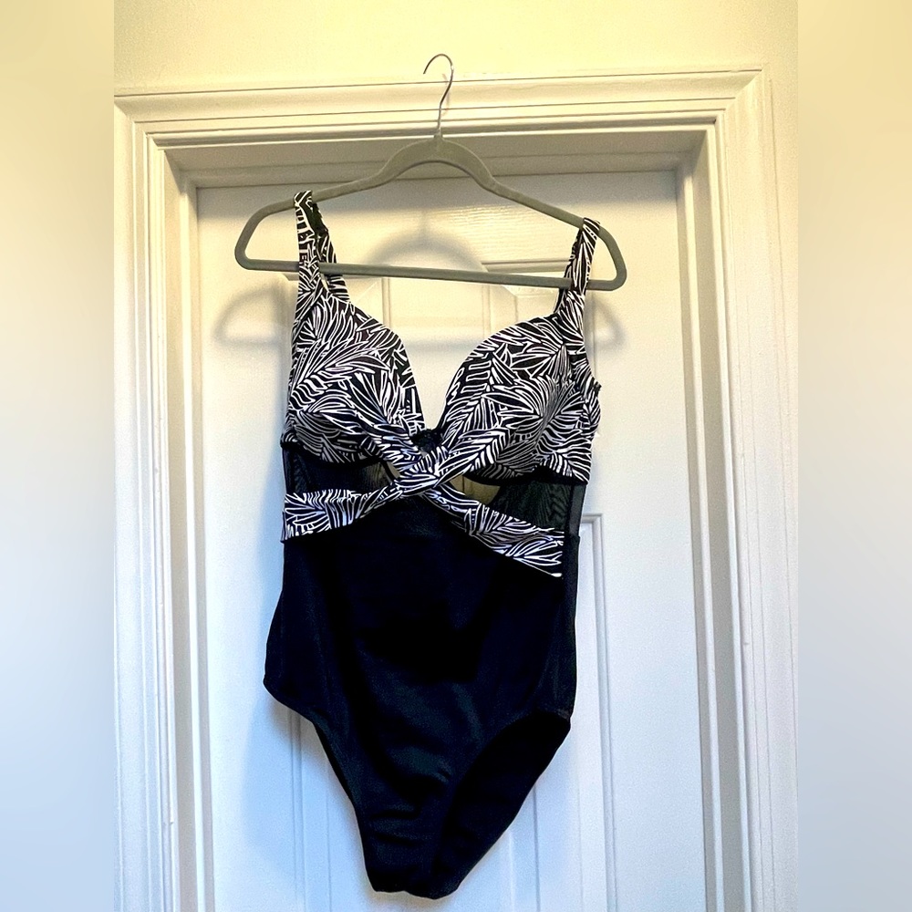 Women’s one piece bathing suit
